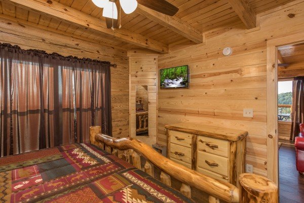 Dresser and TV in a bedroom at The Sugar Shack, a 2 bedroom cabin rental located in Pigeon Forge