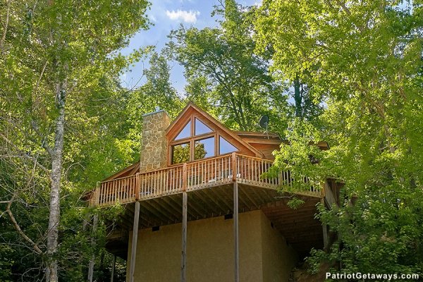 Looking up at Picture Perfect Hideaway, a 2 bedroom cabin rental located in Pigeon Forge