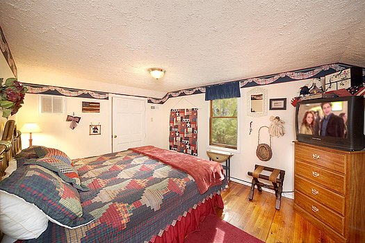 King bedroom at  Dolly's Adorable River Cottage, a 3 bedroom cabin rental located in Pigeon Forge