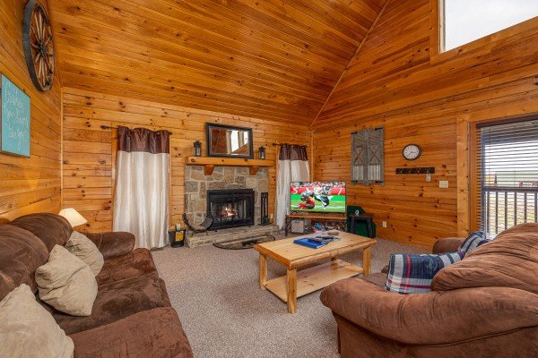 Living room amenities at Top of the Way, a 2 bedroom cabin rental located in Pigeon Forge