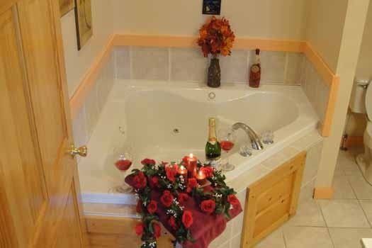 Jacuzzi tub in master bath at Tranquil View, a 1 bedroom cabin rental located in Gatlinburg