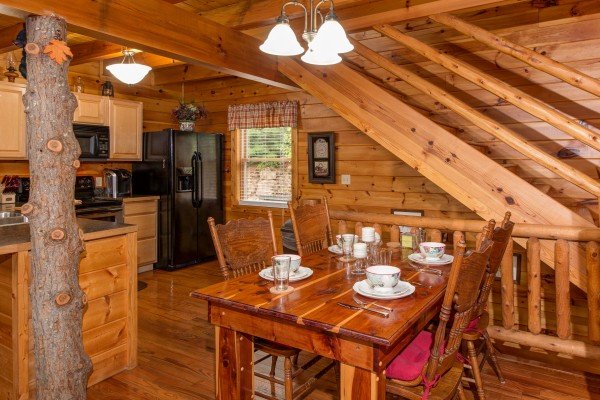 Dining table for four at Hummingbird's Views, a 1 bedroom cabin rental located in Pigeon Forge