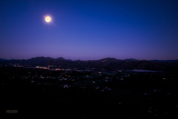 Full moon at Hummingbird's Views, a 1 bedroom cabin rental located in Pigeon Forge