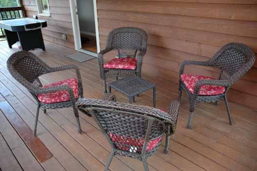 Wicker patio set on the screened deck at Heaven Sent, a 2-bedroom cabin rental located in Pigeon Forge