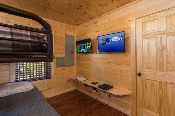 TV and game system in the bunk bedroom at Gonzo's Outpost, a 3-bedroom cabin rental located in Pigeon Forge