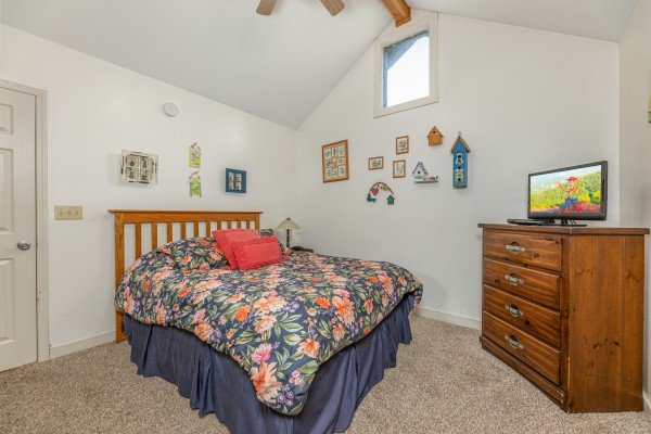 Second bedroom with television at Bear It All, a 2 bedroom cabin rental located in sevierville