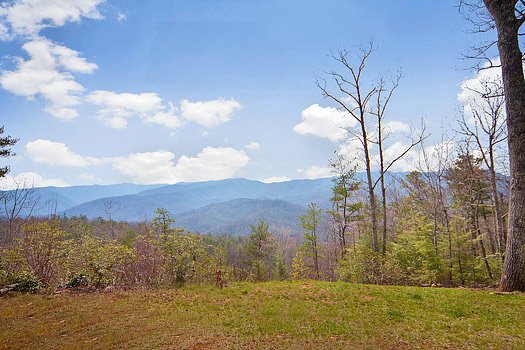 Clear view of the Smoky Mountains from Looky Yonder, a 2 bedroom cabin rental located in Gatlinburg