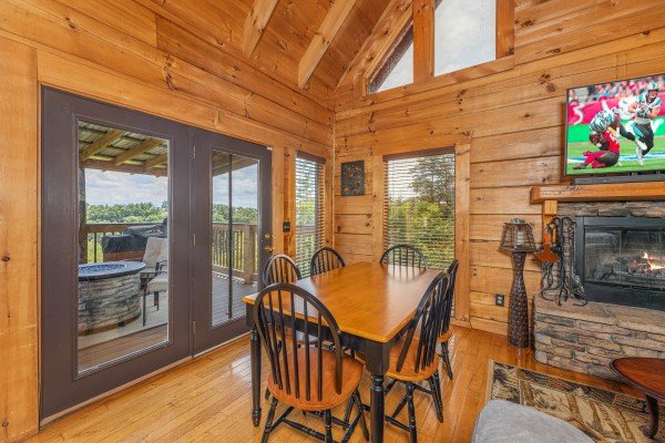 Dining for 6 at Smokies Serenity, a 2 bedroom cabin rental located in Douglas Lake