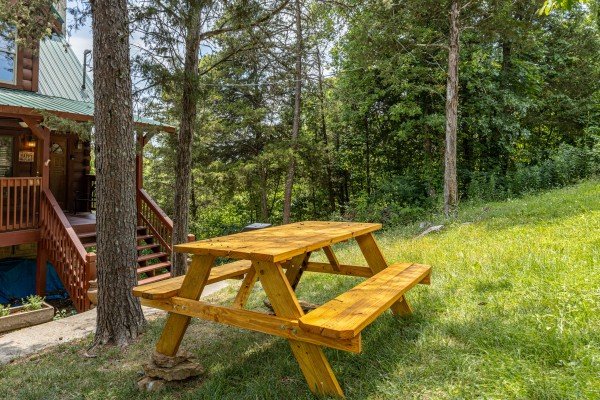Front yard picnic table at Smokies Serenity, a 2 bedroom cabin rental located in Douglas Lake