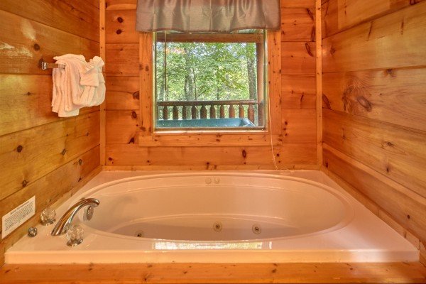 Jacuzzi tub in the bedroom at Pop's Snuggle Bear, a 1 bedroom cabin rental located in Pigeon Forge