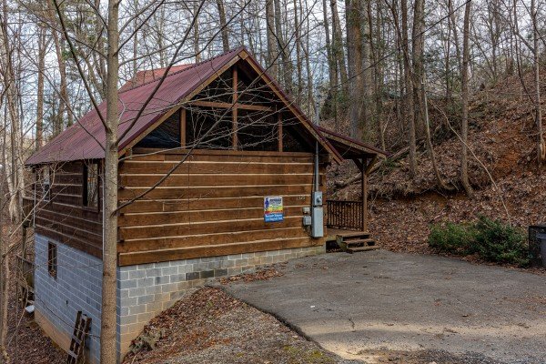 Parking area at Henwood's Hideaway, a 1 bedroom cabin rental located in Pigeon Forge