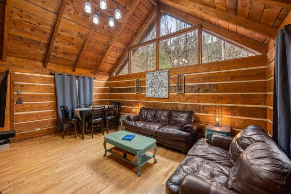 Living room and dining table at Henwood's Hideaway, a 1 bedroom cabin rental located in Pigeon Forge