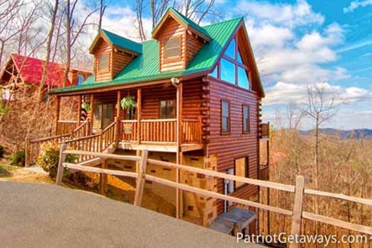 Exterior front view with parking area at Tree Top Lodge, a 3 bedroom cabin rental located in Gatlinburg