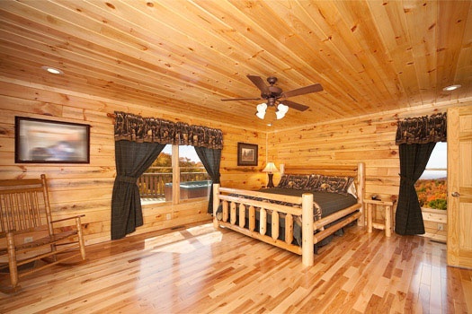 Master bedroom on main floor with king sized bed and en suite at Big Bear Cove, a 3-bedroom rental located in Gatlinburg