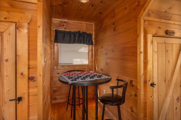 Checkers on a table at Lumber Jack Lodge, a 1 bedroom cabin rental located in Gatlinburg