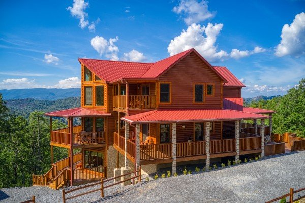 Looking at the plentiful parking and cabin exterior at Four Seasons Palace, a 5-bedroom cabin rental located in Pigeon Forge