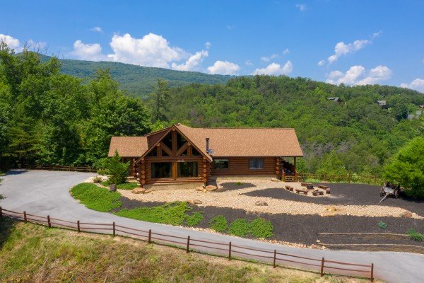 Cabin and driveway at God's Country, a 4 bedroom cabin rental located in Pigeon Forge