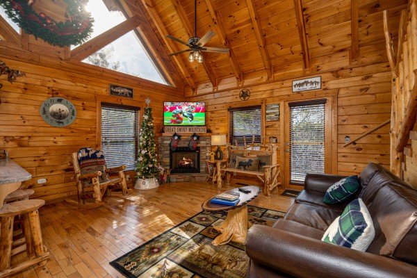 at bear feet retreat a 1 bedroom cabin rental located in pigeon forge