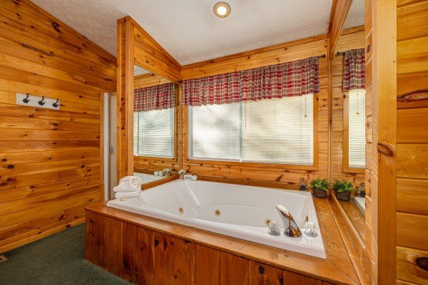 Jacuzzi tub at A Dream Romance, a 1 bedroom cabin rental located in Gatlinburg