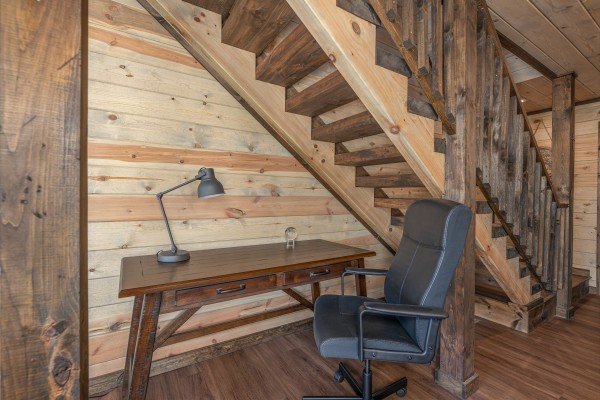 Writing desk at Heaven's Hill, a 3 bedroom cabin rental located in Gatlinburg