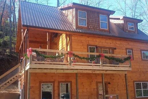 at Wet Feet Retreat, a 5 bedroom cabin rental located in Pigeon Forge