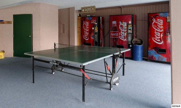Ping Pong table and vending machines at Chalet Village at Le Bear Chalet, a 7 bedroom cabin rental located in Gatlinburg