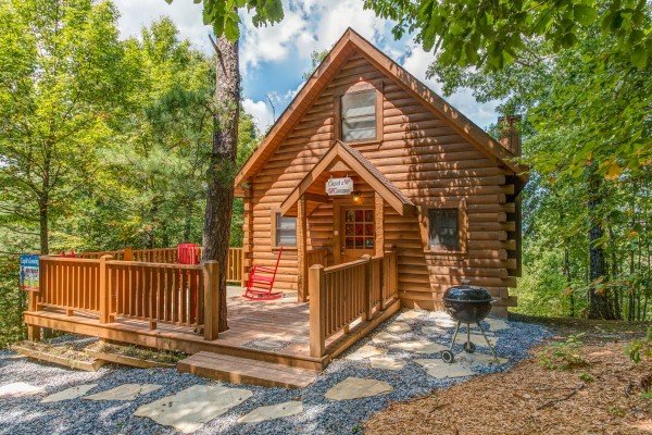Cupid's Crossing, a 1 bedroom cabin rental located in Pigeon Forge