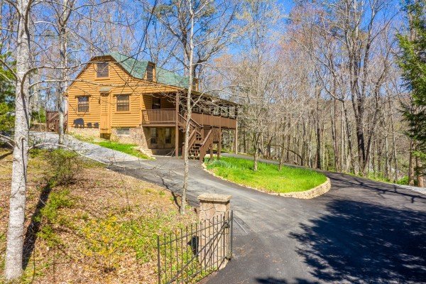Driveway at A Mountain Hyde-a Way, a 2 bedroom cabin rental located in Pigeon Forge