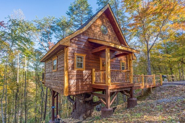 Smoky Mountain Treehouse, a 1 bedroom cabin rental located in Gatlinburg
