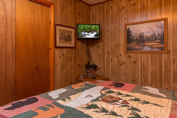 Queen bedroom with a TV at Up the Creek, a 4 bedroom cabin rental located in Gatlinburg
