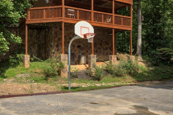 Basketball court for guests at Paws on the Porch, a 2 bedroom cabin rental located in Gatlinburg
