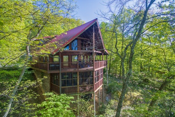 Friends in High Places, a 4-bedroom cabin rental located in Pigeon Forge