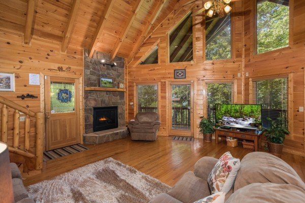 Fireplace and TV in a living room at Friends in High Places, a 4-bedroom cabin rental located in Pigeon Forge