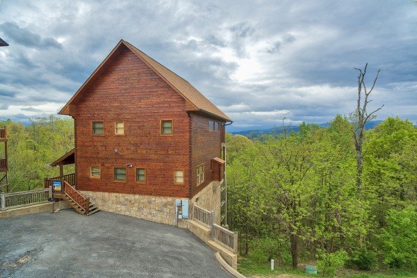 Howlin' in the Smokies, a 2 bedroom cabin rental located in Pigeon Forge