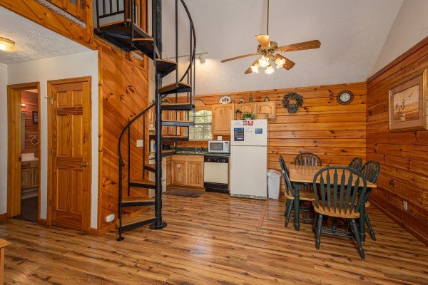 Kitchen table at Oakwood, a 1 bedroom cabin rental located in Pigeon Forge