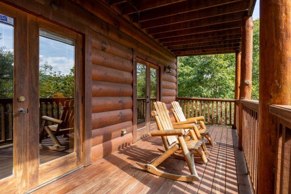 Seating on deck at The Great Outdoors, a 3 bedroom cabin rental located in Pigeon Forge