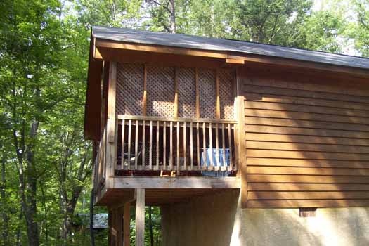 exterior back view at mountain manor a 1 bedroom cabin rental located in gatlinburg
