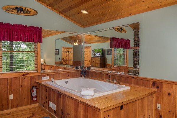 Jacuzzi tub in a bedroom at Bear's Lair, a 2-bedroom cabin rental located in Pigeon Forge