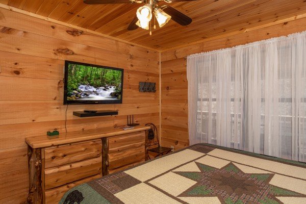 Dresser and TV in a bedroom at My Smoky Mountain Hideaway, a 3 bedroom cabin rental located in Pigeon Forge