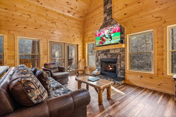 Living room at Swimmin' Hole In 1, a 2 bedroom cabin rental located in Gatlinburg