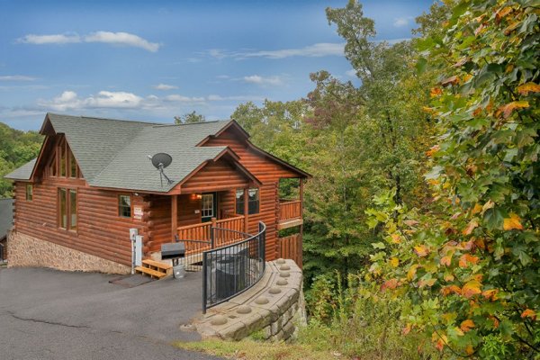 Family Ties Lodge, a 4-bedroom cabin rental located in Pigeon Forge