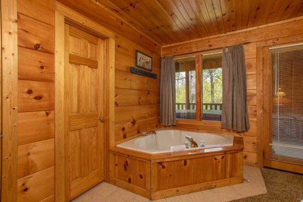 Corner jacuzzi at Hillside Haven, a 1 bedroom cabin rental located in Pigeon Forge