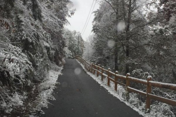 Snowy drive at Leconte View Lodge, a 3 bedroom cabin rental located in Pigeon Forge