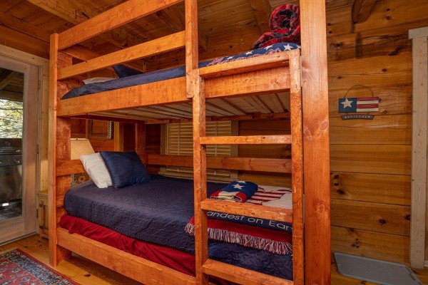 Bunkbeds at old glory, a 2 bedroom cabin rental located in Pigeon Forge