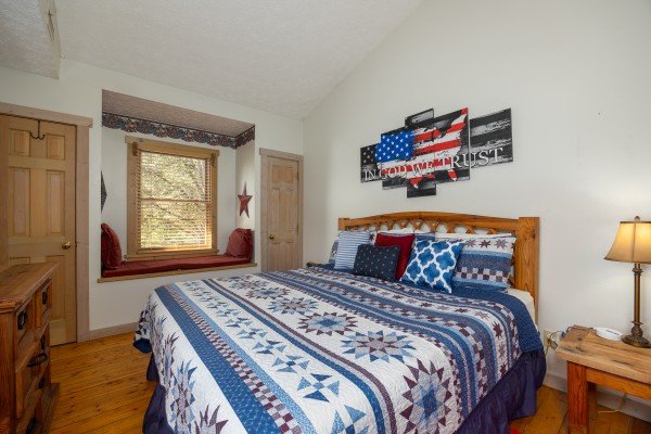 Second bedroom at old glory, a 2 bedroom cabin rental located in Pigeon Forge