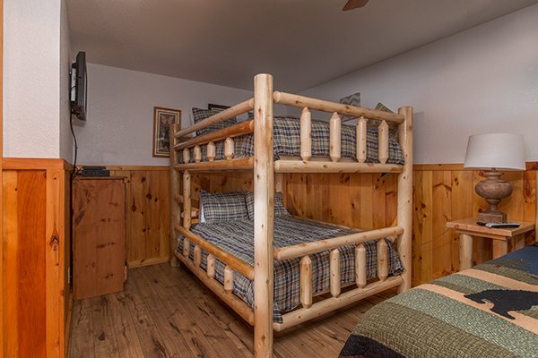 Queen bunks in the downstairs bedroom at Pot O' Gold, a 4 bedroom cabin rental located in Pigeon Forge