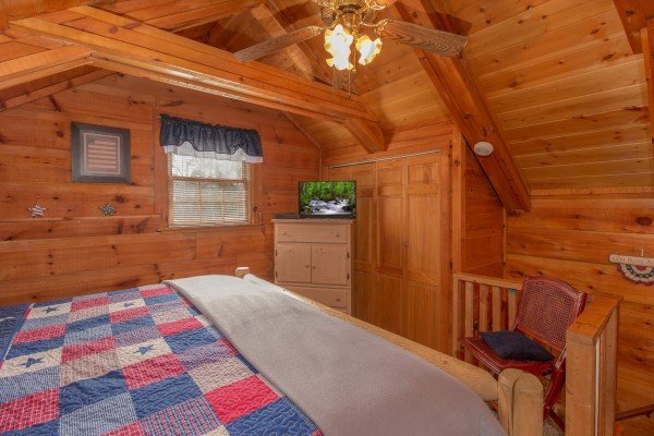 Dresser and TV in a bedroom at Beary Good Time, a 1-bedroom cabin rental located in Pigeon Forge