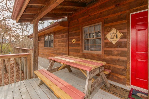 Picnic table on the deck at Beary Good Time, a 1-bedroom cabin rental located in Pigeon Forge