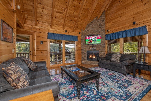 Living room at Rocky Top Memories, a 2 bedroom cabin rental located in Pigeon Forge
