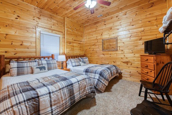 Double queen room at Happy Hideaway, a 4 bedroom cabin rental located in Pigeon Forge